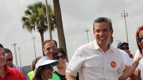 El candidato a la gobernación por el Partido Popular Democrático (PPD) de Puerto Rico, Alejandro García Padilla, junto a simpatizantes en la Florida.