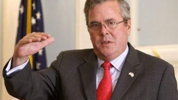 Bush criticó al presidente Barack Obama diciendo que está dividiendo deliberadamente al país como estrategia de campaña.