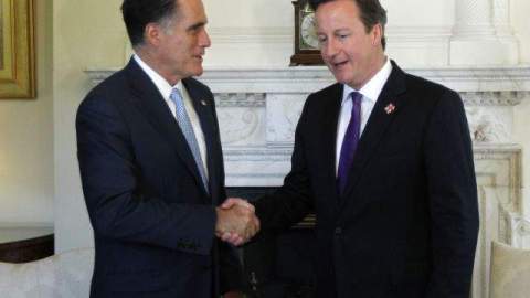 Romney se reune con el primer ministro David Cameron para crear lazos de unión entre ambas naciones.