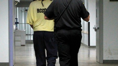 Los excondenados pueden ser liberados de la supervisión después de seis meses si se presentan cuando deben y no tienen infracciones