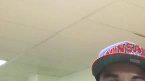 El joven boxeador Gilbert Rentería (izq.) es parte del campamento de la olímpica houstoniana Marlen Esparza (centro) con el entrenador Rudy Silva.