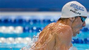 Phelps (izquierda) tendrá un duro duelo con su compatriota Lochte (derecha) en Londres.