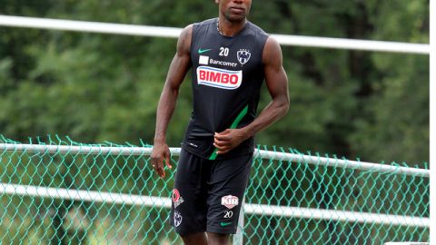 Walter Ayoví advierte que Rayados va por la victoria a Morelia.