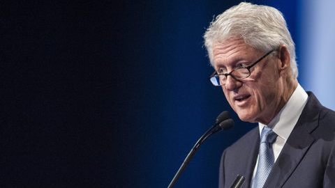 El expresidente estadounidense Bill Clinton pronuncia un discurso, ayer, en clausura de la XIX Conferencia Internacional sobre el Sida.