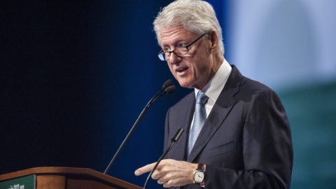 El expresidente estadounidense Bill Clinton pronuncia un discurso, ayer, en clausura de la XIX Conferencia Internacional sobre el Sida.