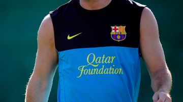Lionel Messi ya entrenó al parejo de sus compañeros del Barsa.