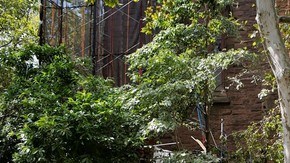 El rayo cayó sobre el tejado de una iglesia de Brooklyn, informaron las autoridades.