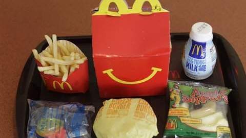 La opción “low cost” está liderada por McDonalds y Coca Cola, cuya presencia -y exclusividad como proveedores de comida y bebida dentro de las instalaciones olímpicas- no ha estado exenta de polémica este año.