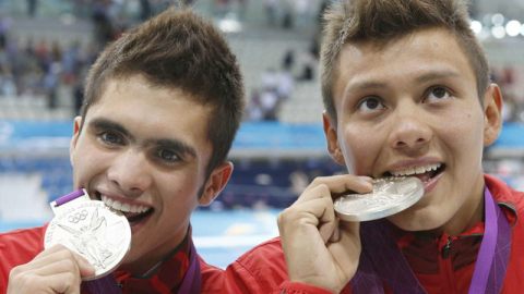 Germán Sánchez (izq.) e Iván García Navarro con sus medallas de plata.