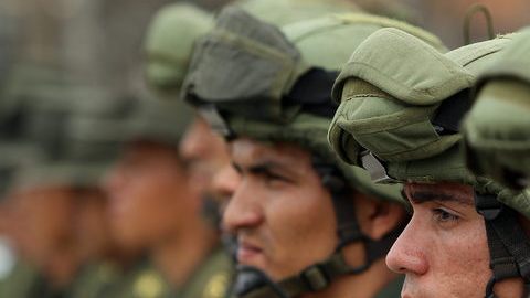 Soldados del Ejército de Colombia contribuyen a 'llevar a un mínimo histórico la producción de narcóticos'.