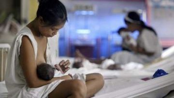 El 75% de las mujeres amamantan a sus hijos recién nacidos.