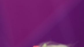 Bailarinas animan las competencias en vóleibol de playa.