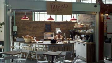 La Panadería Hot Bread Almacén abrió en La Marqueta de El Barrio.