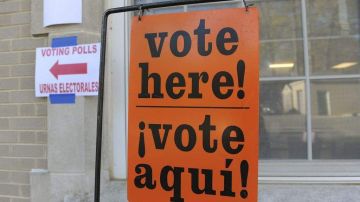 En Estados Unidos residen unos 50 millones de hispanos, de los cuales 23 millones 500 mil podrán ejercer el derecho al voto para las elecciones presidenciales del 2012. Sin embargo, sólo 14 millones se han registrado para votar, y en la realidad sólo 12 millones 200 mil acudirán a las urnas.