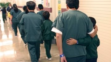 En 2011, casi la mitad de las camas en el sistema de detenciones civiles estaban en centros privados con escasa supervisión federal, frente al 10% hace una década.