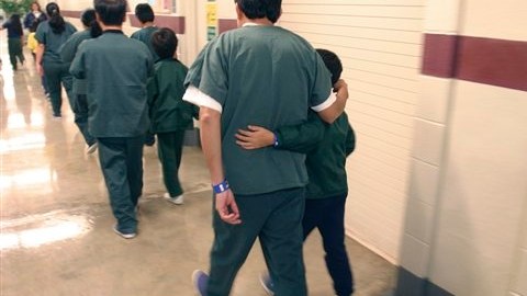 En 2011, casi la mitad de las camas en el sistema de detenciones civiles estaban en centros privados con escasa supervisión federal, frente al 10% hace una década.