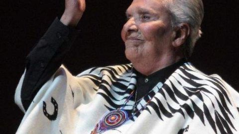 Un reporte médico oficial sobre la salud de la cantante Chavela Vargas la diagnosticó como una “paciente grave”.
