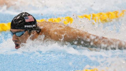 La gran final: Michael Phelps nada su tramo del relevo combinado 4x100 para agregar otra presea dorada.