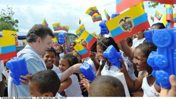 El presidente de Colombia, Juan Manuel Santos,durante una visita ayer a la población de Tenerife, en el departamento del Magdalena.