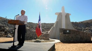 Presidente Sebastián Piñera hace un discurso celebrando el segundo aniversario de el rescate de los 33 mineros.