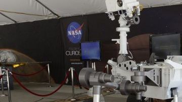 Un modelo del explorador Mars Science Laboratory Curiosity, en el Jet Propulsion Laboratory en Pasadena, California.