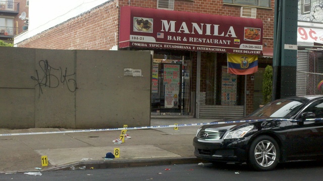 José Roberto Sánchez Villalva fue apuñalado mortalmente frente al 104-21 de la avenida Roosevelt, en Corona. Uno de sus amigos también resultó herido.