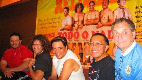 Los 'strippers' de 'Todo o Nada', tuvieron que perder el miedo y la vergüenza para desnudarse frente al público durante su coreografía.