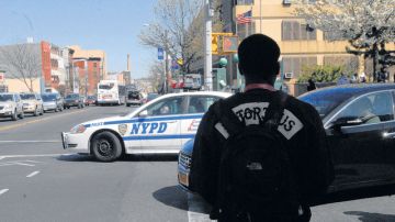 Patrullas de la policía monitorean el barrio Bushwick, en Brooklyn