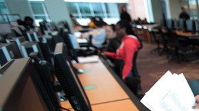 Cientos de miles de jóvenes se encuentran en el proceso de ordenar los papeles que prueben que han vivido en Estados Unidos.