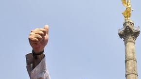 El poeta Javier Sicilia encabeza la marcha que saldrá de Tijuana este domingo y que atravesará la Unión Americana.