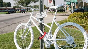 Las bicicletas fantasma son un monumento en memoria de los ciclistas fallecidos.