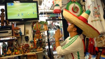 El chino-mexicano Salvador Horuichi estuvo rezando a la virgen de la Guadalupe hasta el último segundo del partido.