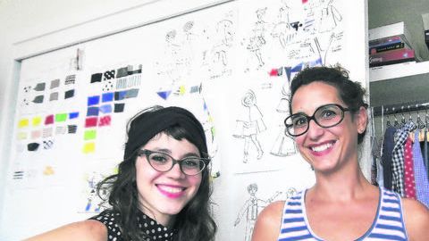 Bettina D'Ascoli (der) y Gaby Montiel (izq), las diseñadoras de 'The House of Brooklyn Rascals'.