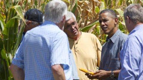 Obama recordó que hoy mismo su Administración aprobó la compra de $170 millones en alimentos básicos para controlar los precios y amortiguar el efecto de la sequía entre productores.