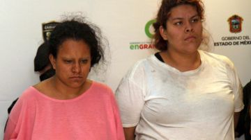 María del Carmen Ríos García izq y su hermana Yesenia Mayela Maciel fueron detenidas en Toluca.