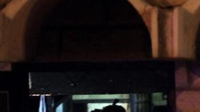 Peritos forenses recogen información en el bar Matehuala de Monterrey.