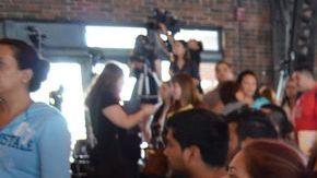 En el centro Brayan Velasco, uno de los jóvenes que iba a llenar el formulario para solicitar la acción diferida en Chicago.