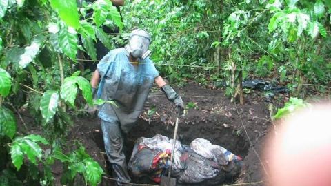 Israel Antonio Ticas Chicas, el único criminólogo forense del país ha localizado más de 560 cadáveres.