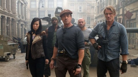 Dolph Lundgren (der.) comparte cartel con, de izq. a der., Yu Nan, Terry Crews, Sylvester Stallone y Randy Couture, entre otros, en 'The Expendables 2'.