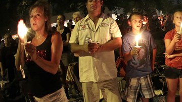 La vigilia es uno de los puntos más importantes de la Semana de Elvis, la celebración anual por la vida y carrera del rey del rock and roll.