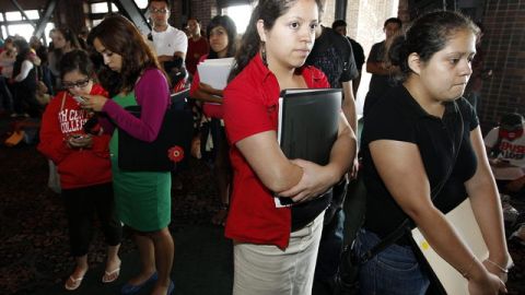 Alcalde de Chicago, Rahm Emanuel, anunció, ayer, recaudación de $ 275 mil en contribuciones para educación de cien jóvenes sin papeles.
