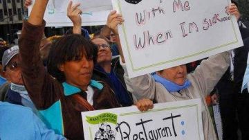 Activistas han realizado varias protestas para exigir que una ley que garantice el  pago por días de enfermedad de los trabajadores en Nueva York.