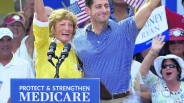 El candidato republicano a la vicepresidencia de EEUU, Paul Ryan, con su madre, Betty Ryan Douglas.