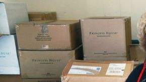 Lillian Melgar vende productos de Princess House.