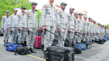 Policías dominicanos listos para entrar a prestar servicios en las calles de Santo Domingo.