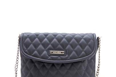 El bolso está hecho de poliéster y es ideal para salir a diario. $49.90 de Mango.
