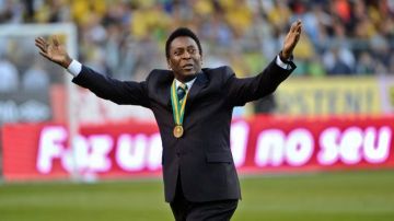 La semana anterior Pelé recibió una ovación de los aficionados que estuvieron en el estadio Rasunda de Estocolmo.