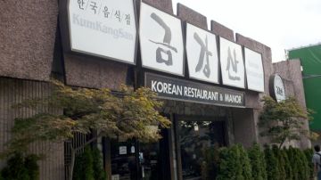 El establecimiento Kum Kang San es demandado por no pagar salario mínimo.