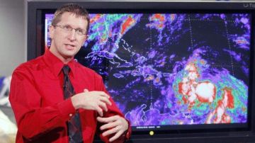 El día de la convención está previsto que llegue a Florida "Isaac", una tormenta tropical que ahora avanza hacia el oeste por el sur de Puerto Rico, pero que el viernes podría convertirse en huracán y pasar sobre La Española y Cuba.