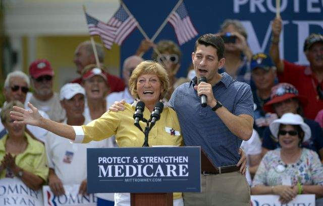 Paul Ryan hizo campaña acompañado de su madre, Betty, que como muchos ancianos del país pasa los inviernos en Florida atraída por su clima.